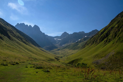 Batumi: Kazbegi 3-Day Tour with Guide and 4x4 Vehicle