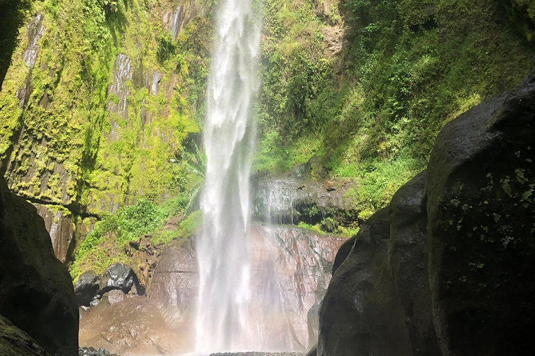 Arusha-Wanderung: Napuru-Wasserfälle