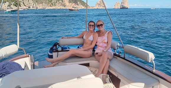 Ganztagestour mit privater Bootstour von Capri ab Praiano