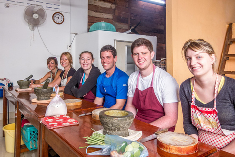 Phnom Penh: Silk Island Vespa Tour with Cooking Class
