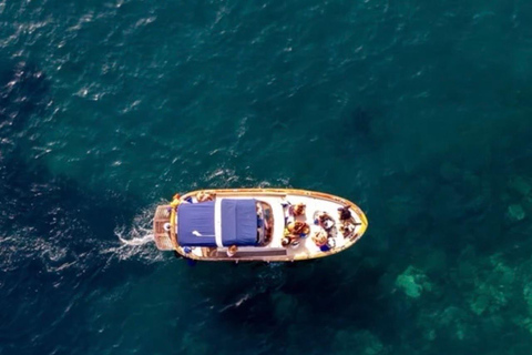 Castro: a boat tour through caves and crystal clear waters Castro: 2-hour boat tour through caves and crystal clear waters