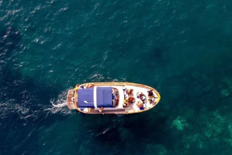 Castro: a boat tour through caves and crystal clear waters Castro: 2-hour boat tour through caves and crystal clear waters