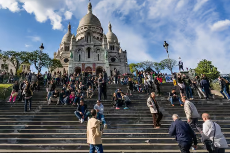 Paris: Notre-Dame Walking Tour with Complimentary Photos