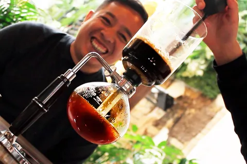 Bogotá: Candelaria Tour with Cacao and Coffee Workshop