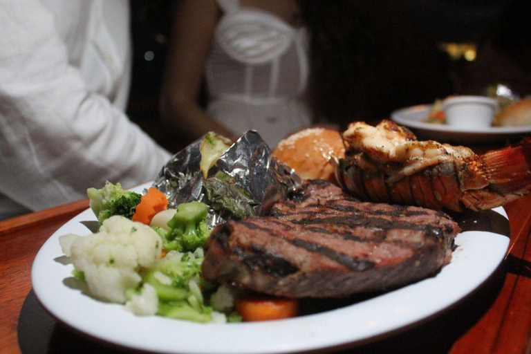 Cancun: Romantic evening in galleon with dinner and open bar Only Entrance - Vegetarian Dinner