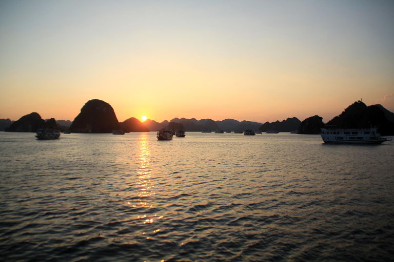 Cruzeiro de luxo na Baía de Halong, viagem de 6 horas, bufê, caiaque