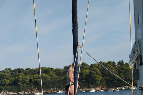 دوبروفنيك - جولة خاصة لمدة نصف يوم بالقارب الشراعي إلى جزر إلافيتي