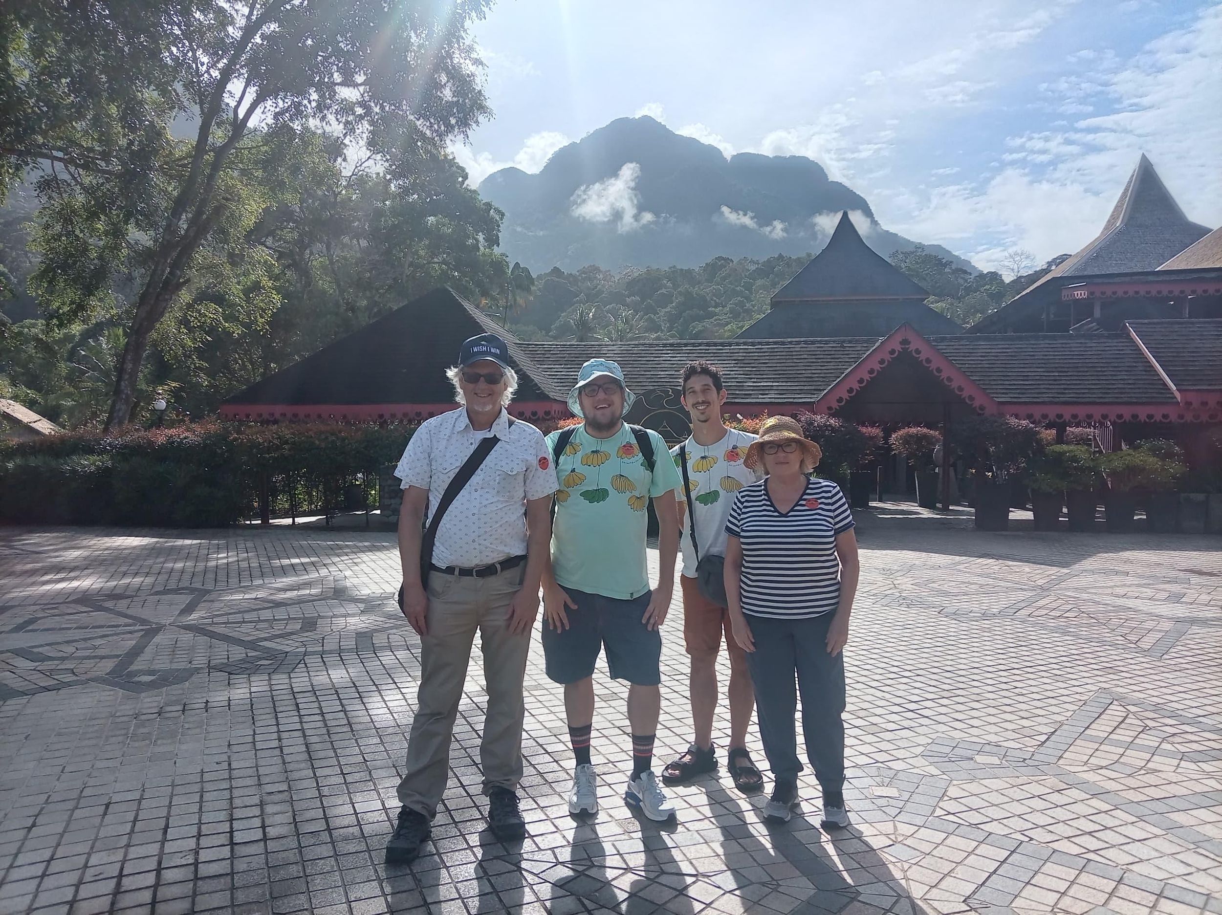 Kuching: Sarawak-Kulturdorf und archäologische Parks