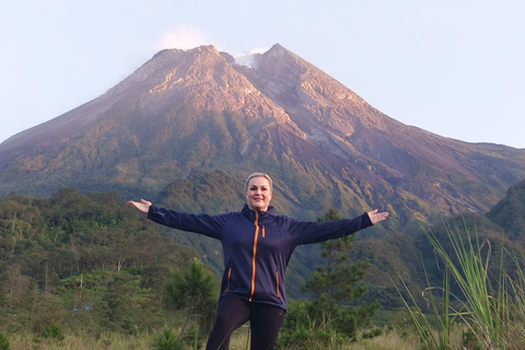 Yogyakarta : viaje al amanecer del merapi, jomblang y cuevas de pindulesta opción no incluye las entradas a las atracciones