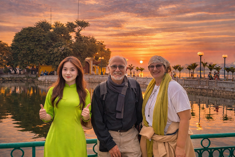Hanoi Street Food Tour: Female Riders Motorbike & Sunset Priavte tour with female riders