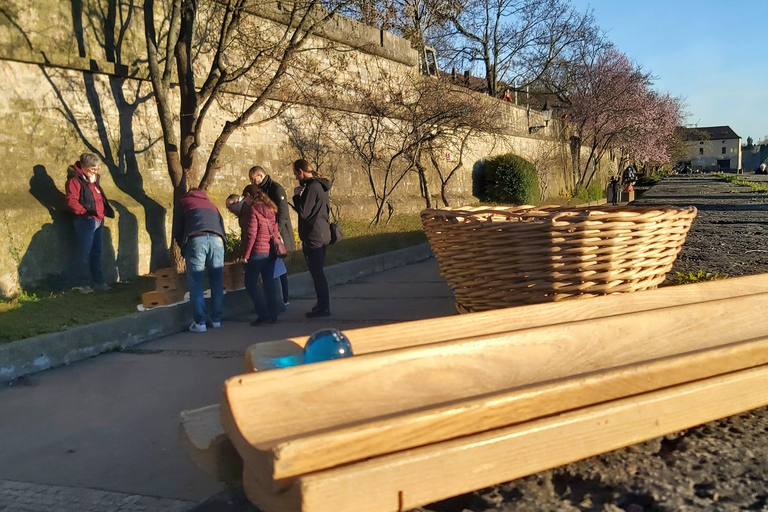 Juego urbano navideño en Wurzburgo con Glühwein y dinámica de grupoJuego navideño en la ciudad de Wurzburgo con Glühwein y dinámica de grupo