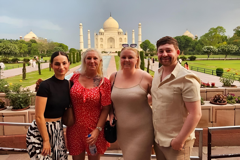 Delhi: Private Taj Mahal Sunrise Same Day Tour with Transfer A/C Car + Tour Guide only