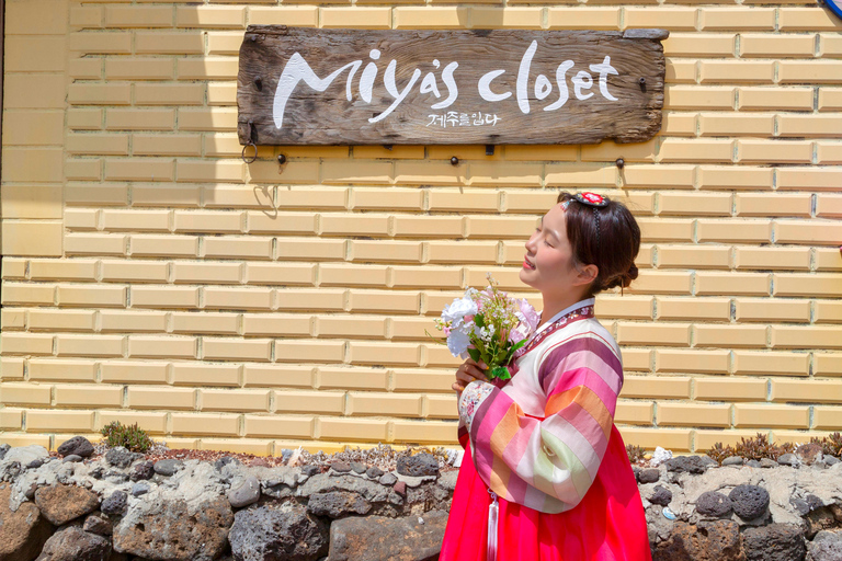 Jeju: K-drama Hanbok Photoshoot & Private Guided Tour