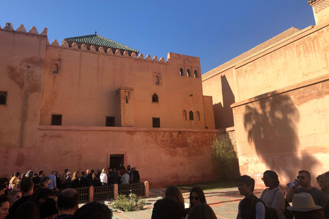 Marrakech arv: Saadiska gravar, Bahia Palace &amp; Medina TourDelad tur från mötesplats (utan inträdesbiljetter)
