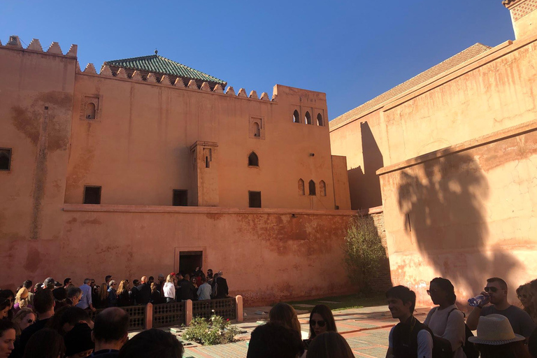Marrakech arv: Saadiska gravar, Bahia Palace &amp; Medina TourDelad tur från mötesplats (utan inträdesbiljetter)