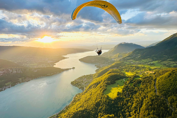Volo introduttivo in parapendio sul lago di Annecy