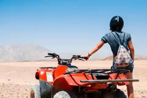 Hurghada : Safari en quad, balade à dos de chameau, dîner et spectacles