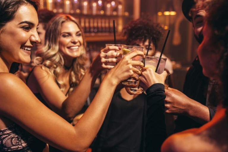 Medellin: Poblado Nachtleben, Bars, Clubs, & zweisprachige GastgeberMedellin: Nachtleben Party Gruppentour mit Einheimischen