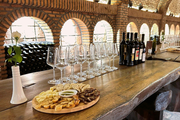 Tbilisi: Kakheti Wine Region Tour Sighnaghi, Bodbe & Alazani Guided Tour with Wine Tastings