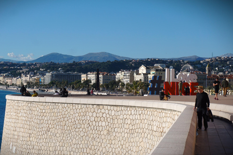 Discover the French Riviera in a Méhari, between Nice and Monaco with a guide.