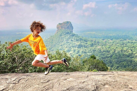 From Colombo: Dambulla, Sigiriya, and Jeep Safari Day Trip
