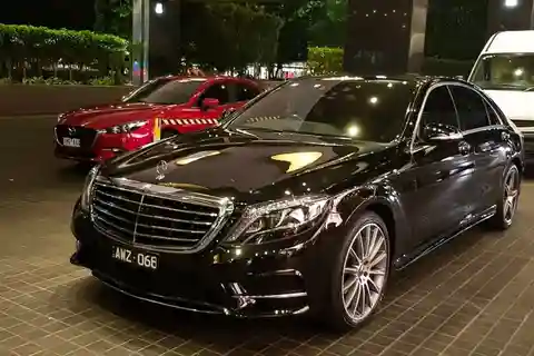 Transfer privato da CBD a aeroporto di Melbourne - 11 viaggiatori