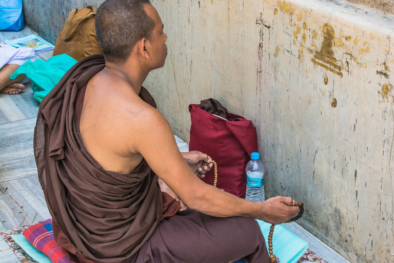 Från Varanasi: Bodhgaya 2-dagars rundtur med boende