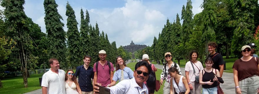 Yogyakarta : Ascension de la structure de Borobudur et du temple de Prambanan