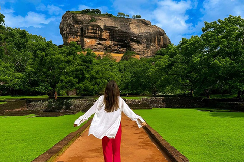 Pasikuda: Sigiriya Rock Fortress, Village, & Safari Tour Transport with Ticket