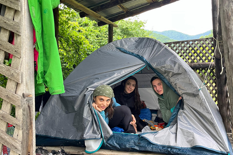 Bakú: excursión de escalada al castillo de hadas de Zagatala con acampadaBakú: Excursión al castillo encantado de Zagatala con acampada