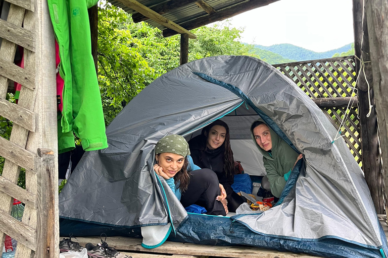 Bakú: excursión de escalada al castillo de hadas de Zagatala con acampadaBakú: Excursión al castillo encantado de Zagatala con acampada