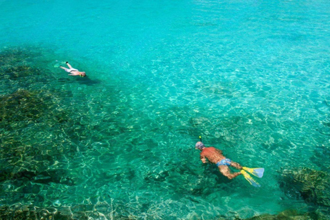 Phuket : excursion en yacht avec déjeuner sur les îles Coral et RachaPhuket : excursion en yacht vers les îles Coral et Racha avec déjeuner