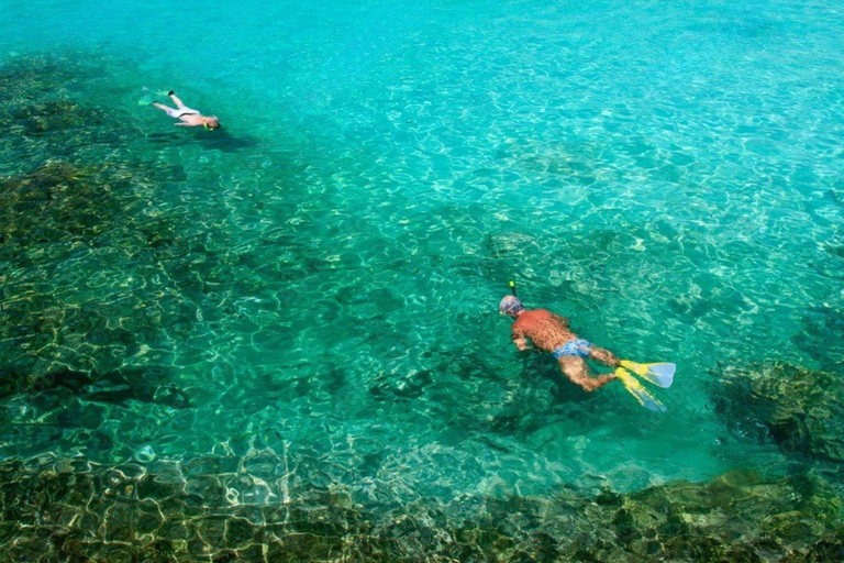 Phuket : excursion en yacht avec déjeuner sur les îles Coral et RachaPhuket : excursion en yacht vers les îles Coral et Racha avec déjeuner