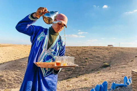 Marrakech: Tour in quad nel deserto di Agafay con cena e spettacolo