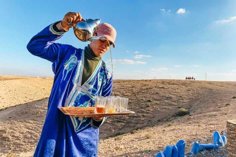 Marrakech: Tour in quad nel deserto di Agafay con cena e spettacolo