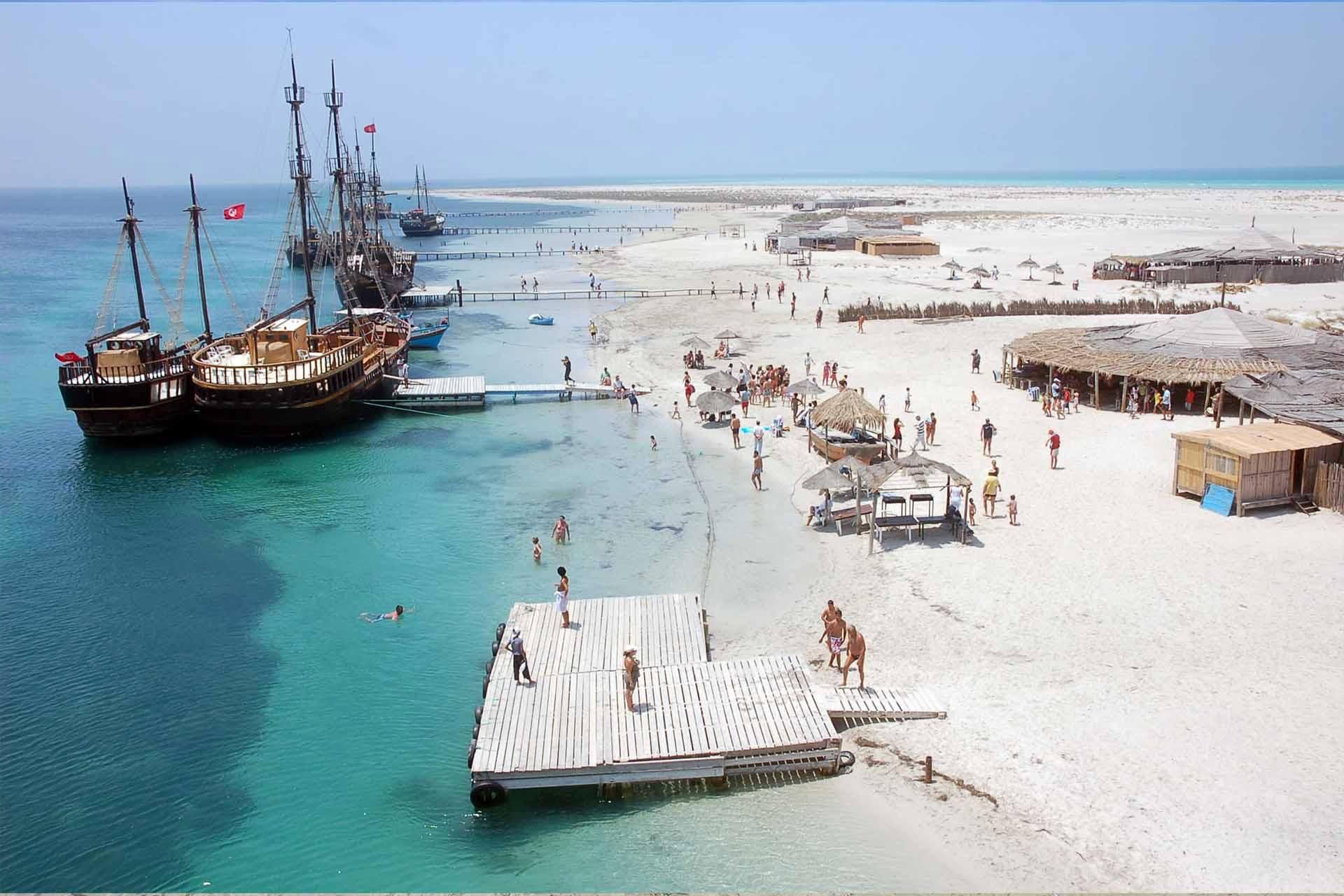 Djerba: Bootsfahrt zur Insel der Rosa Flamingos und Delfinbeobachtung + Transfer