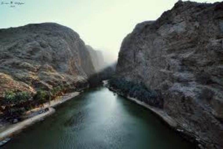 Au départ de Mascate : visite de Wadi Shaab et de Sur