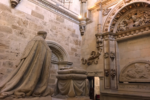 León: Exterior and Interior Cathedral Walking Tour
