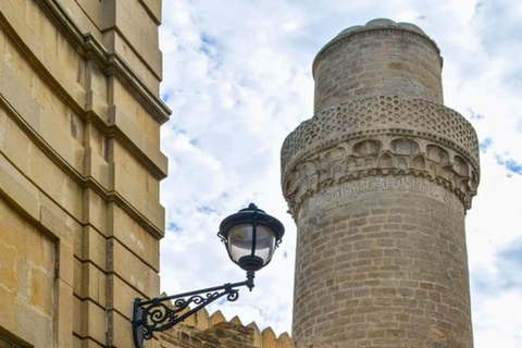 Scopri il fascino senza tempo della Città Vecchia di Baku