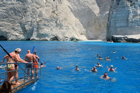 Zakynthos: Cruise to the famous shipwreck Navagio.