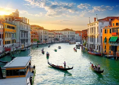 Venedig: Exklusive Gondel Tour durch den Canal Grande und geheime Orte