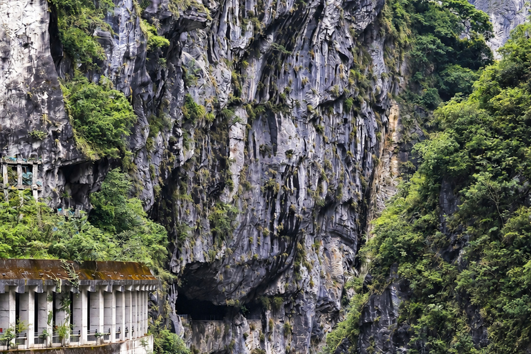 Hualien: Taroko Gorge, Sky Mirror Beach ATV & Coast Day Tour