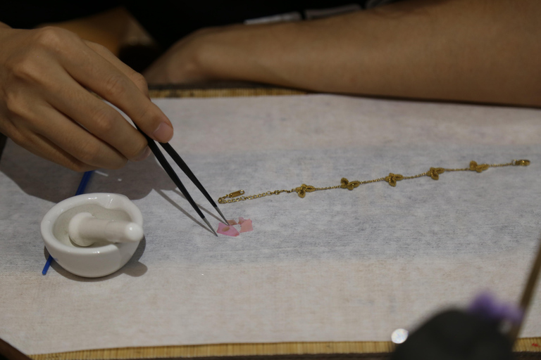 Shanghai: Mother-of-Pearl Jewelry Workshop