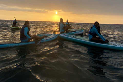 Pôr do sol na Costa Verde em Stand Up PaddleReme ao pôr do sol na costa de Limeña