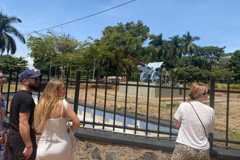 Entebbe: City Guided Walking Tour, Gardens & Uganda Rolex