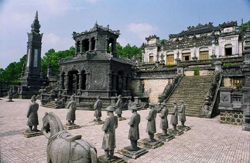 Экскурсия по королевским гробницам Хюэ: посетите 3 лучшие гробницы королей Нгуена