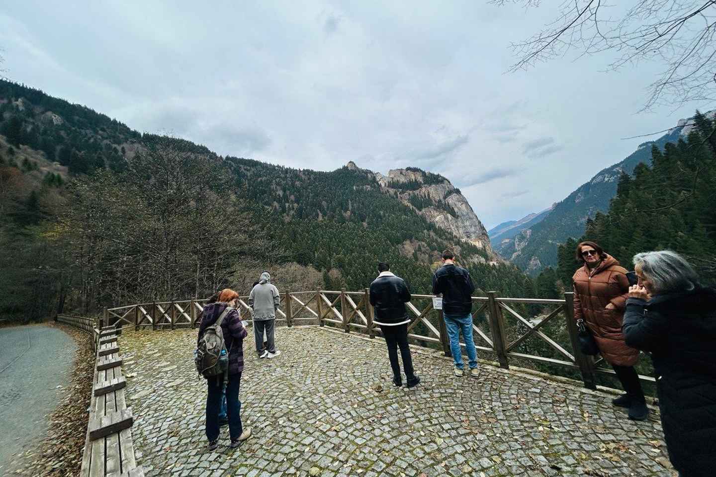 「トラブゾン: スメラ修道院と洞窟、ハムシコイ日帰りツアー」