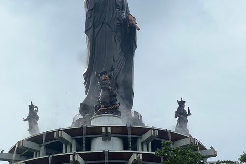 Montagne de la Vierge Noire, Cu Chi, Cao Dai avec guide LGBT