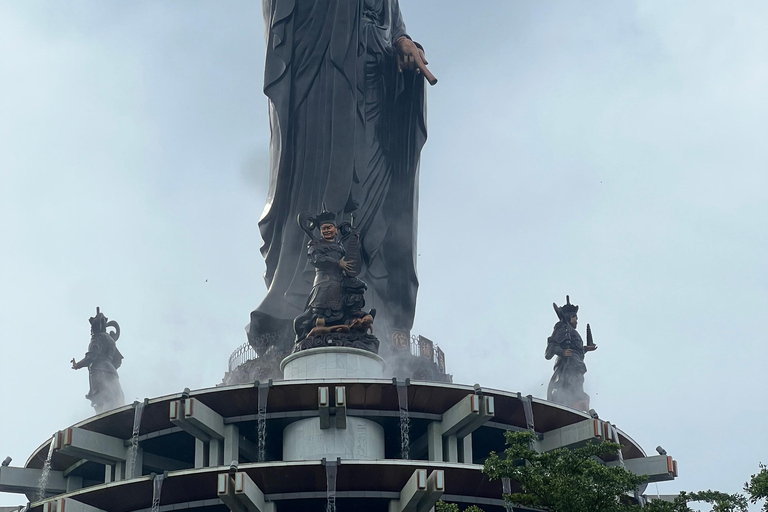 Montagne de la Vierge Noire, Cu Chi, Cao Dai avec guide LGBT