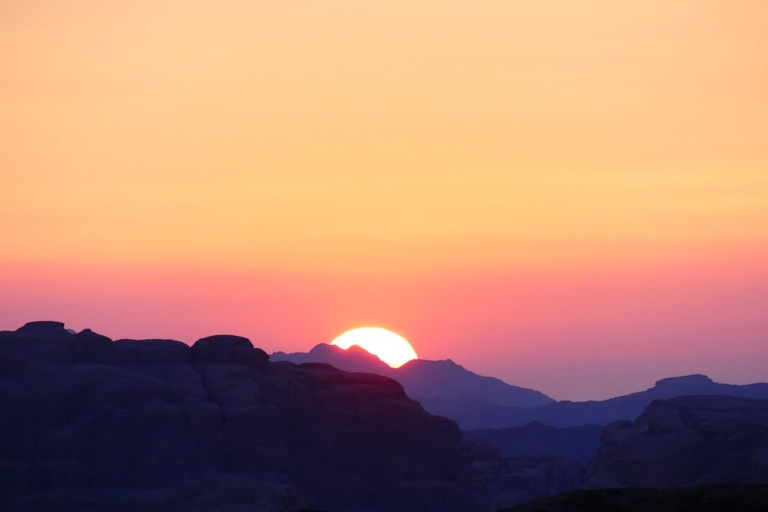 Jeeptour van 2 uur Ochtend of zonsondergang Hoogtepunten van de Wadi Rum-woestijn2 uur durende jeeptour (ochtend of zonsondergang) Wadi Rum-woestijn